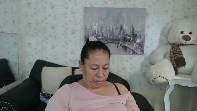 Snapshot of mature_martina chatting on May 2026 08:04:02 PM mature martina online show from May 2026 08:04:02 PM