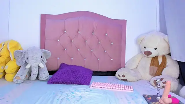Snapshot of LittleAngelx chatting on May 2026 04:10:01 AM LittleAngelx online show from May 2026 04:10:01 AM