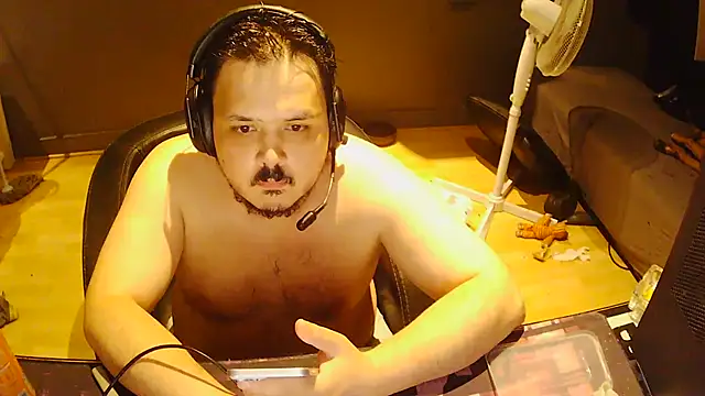 Snapshot of Bebemickey75 chatting on May 2026 08:29:01 PM Bebemickey75 online show from May 2026 08:29:01 PM