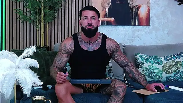 Snapshot of masterkingofmusclee chatting on July 2026 08:17:02 AM masterkingofmusclee online show from July 2026 08:17:02 AM