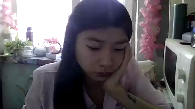 CarlyJoy online show from April 2026 11:03:02 AM