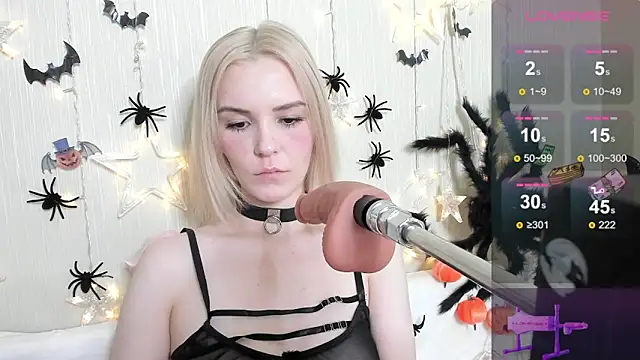 Kaya Devis online show from October 2025 04:18:02 AM