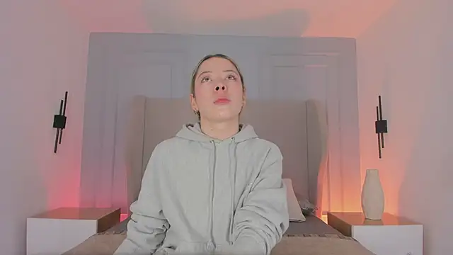 chloe d online show from February 2026 12:15:01 PM