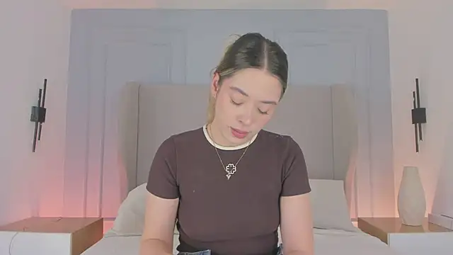 Snapshot of chloe_d chatting on June 2026 01:02:02 PM chloe d online show from June 2026 01:02:02 PM