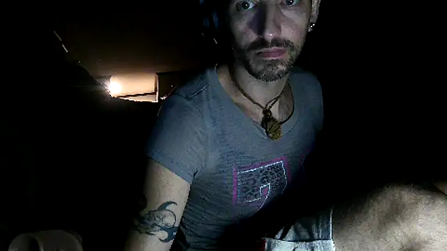 Snapshot of Bi_curious86 chatting on September 2025 05:44:01 AM Bi curious86 online show from September 2025 05:44:01 AM