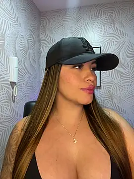 Snapshot of sexyyykloee chatting on February 2026 06:31:01 AM sexyyykloee online show from February 2026 06:31:01 AM