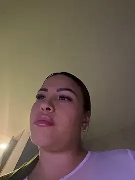 Snapshot of sexyyykloee chatting on March 2026 05:19:01 AM sexyyykloee online show from March 2026 05:19:01 AM