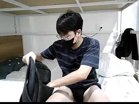 Gwencloudy online show from October 2025 03:13:02 PM