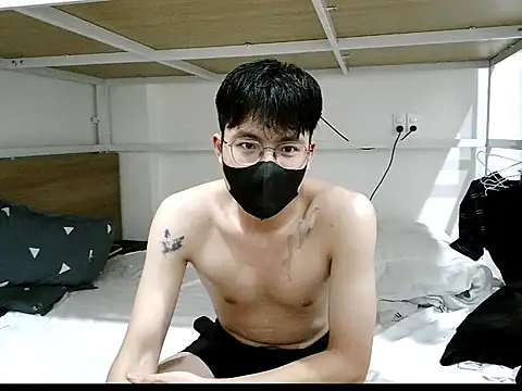 Gwencloudy online show from November 2025 03:13:02 PM