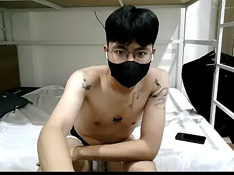 Gwencloudy online show from November 2025 05:11:01 PM