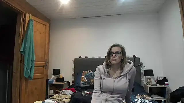 Madame Callie online show from April 2026 08:00:02 PM