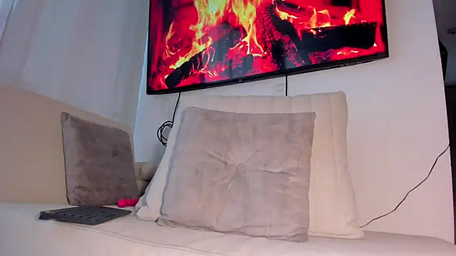 HannahDavis  online show from April 2026 12:10:01 PM