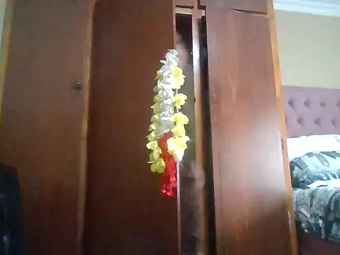 Snapshot of ShooingBunch chatting on October 2025 09:44:01 AM ShooingBunch online show from October 2025 09:44:01 AM