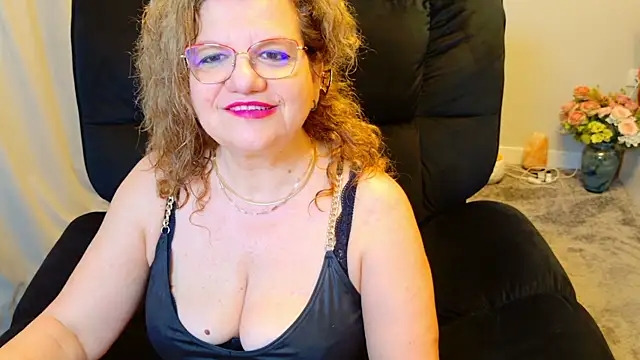 Snapshot of maggiemilff chatting on May 2026 03:35:02 AM maggiemilff online show from May 2026 03:35:02 AM
