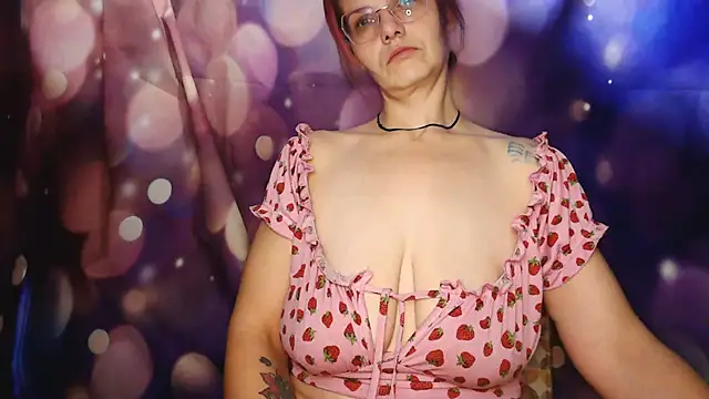 Snapshot of Carlysmiles chatting on November 2025 11:10:01 AM Carlysmiles online show from November 2025 11:10:01 AM