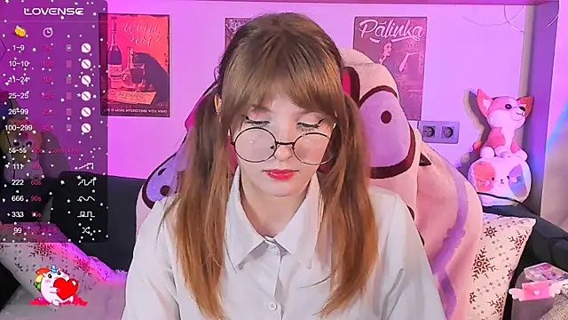 Snapshot of AliceLanley chatting on December 2024 12:03:01 PM AliceLanley online show from December 2024 12:03:01 PM