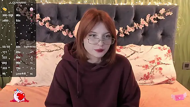 Snapshot of AliceLanley chatting on October 2025 12:11:01 PM AliceLanley online show from October 2025 12:11:01 PM