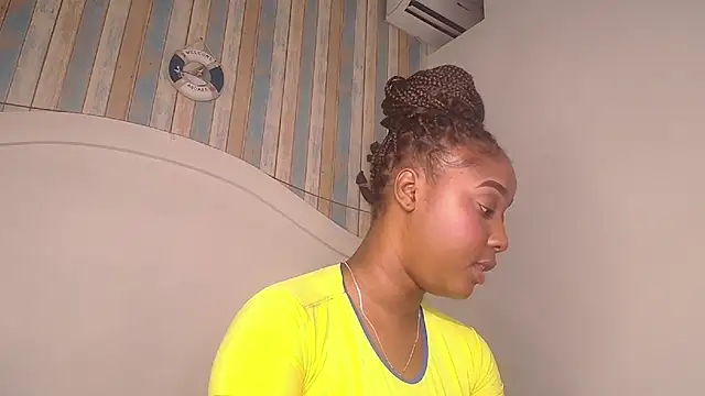 Snapshot of MichaelaCox chatting on June 2026 01:17:02 PM MichaelaCox online show from June 2026 01:17:02 PM