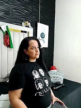 lucia vonne  online show from December 2024 02:38:02 PM