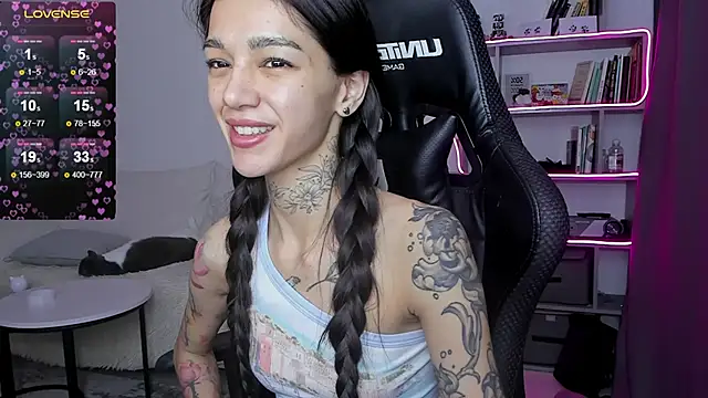 Snapshot of vinkitinkii chatting on December 2024 08:44:02 AM vinkitinkii online show from December 2024 08:44:02 AM