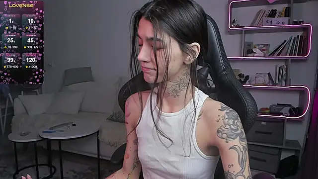 Snapshot of vinkitinkii chatting on February 2025 06:37:02 AM vinkitinkii online show from February 2025 06:37:02 AM