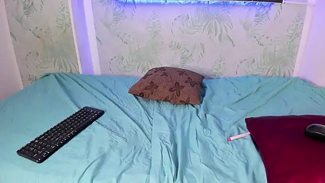 yungelitamor  online show from March 2025 07:42:02 AM