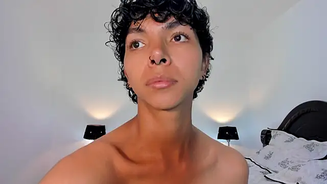 Snapshot of xhenisa_ chatting on January 2025 08:44:01 PM xhenisa online show from January 2025 08:44:01 PM