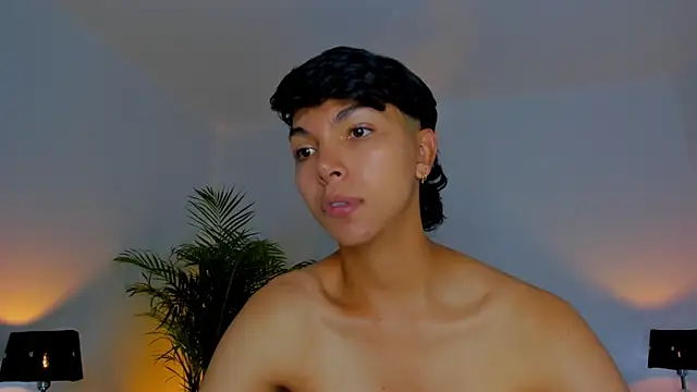 Snapshot of xhenisa_ chatting on September 2025 09:18:01 PM xhenisa online show from September 2025 09:18:01 PM