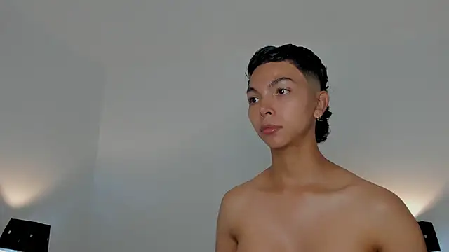 xhenisa  online show from January 2026 08:33:01 PM