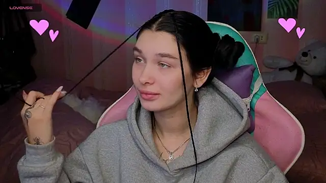 Amanda Tender online show from November 2025 11:48:01 PM