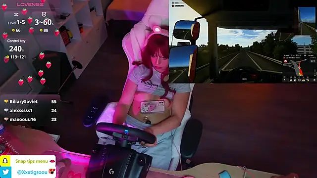 Snapshot of PetiteAngel666 chatting on January 2025 09:19:02 AM PetiteAngel666 online show from January 2025 09:19:02 AM