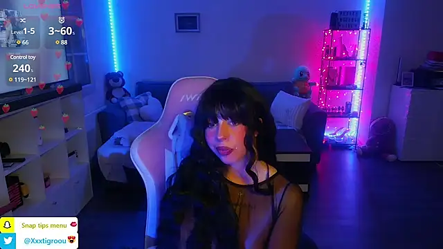 Snapshot of PetiteAngel666 chatting on February 2025 04:59:02 AM PetiteAngel666 online show from February 2025 04:59:02 AM