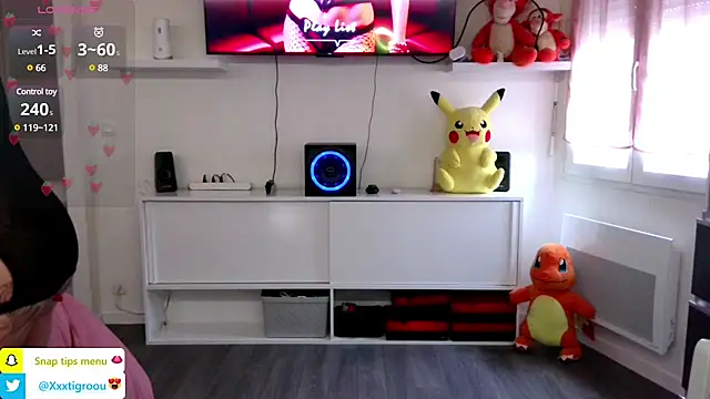 Snapshot of PetiteAngel666 chatting on February 2025 08:57:01 AM PetiteAngel666 online show from February 2025 08:57:01 AM