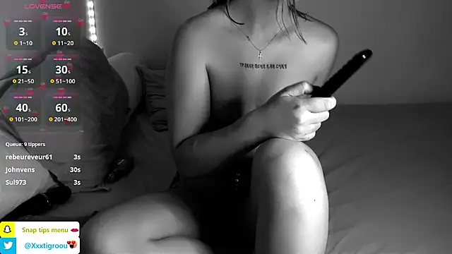 Snapshot of PetiteAngel666 chatting on February 2025 06:08:01 AM PetiteAngel666 online show from February 2025 06:08:01 AM