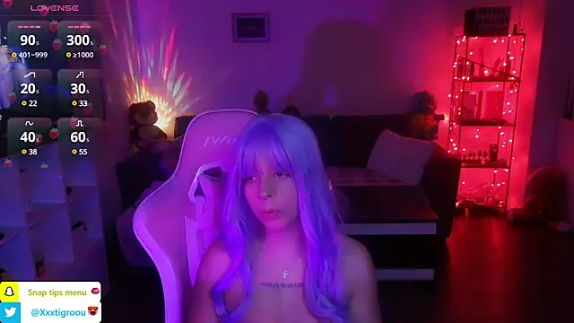 Snapshot of PetiteAngel666 chatting on February 2025 04:14:02 AM PetiteAngel666 online show from February 2025 04:14:02 AM