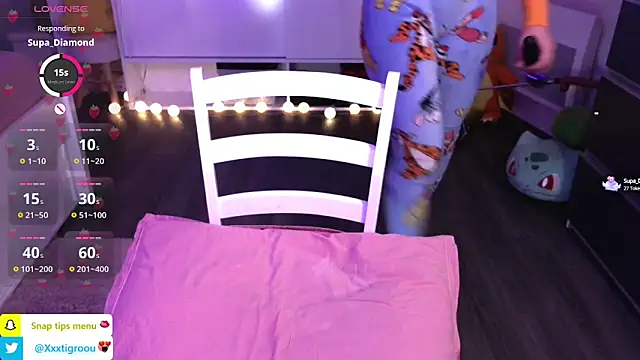 Snapshot of PetiteAngel666 chatting on February 2025 09:35:02 PM PetiteAngel666 online show from February 2025 09:35:02 PM