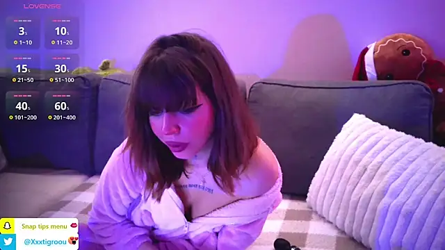 Snapshot of PetiteAngel666 chatting on March 2025 08:12:01 PM PetiteAngel666 online show from March 2025 08:12:01 PM