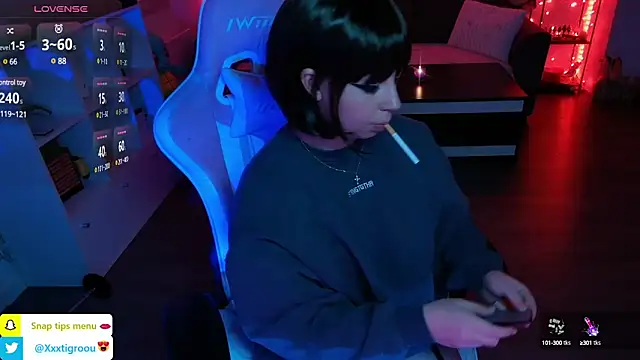 Snapshot of PetiteAngel666 chatting on March 2025 09:35:01 PM PetiteAngel666 online show from March 2025 09:35:01 PM