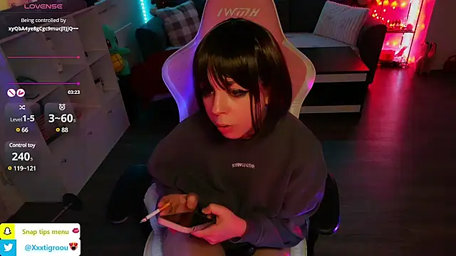 Snapshot of PetiteAngel666 chatting on March 2025 03:44:02 AM PetiteAngel666 online show from March 2025 03:44:02 AM