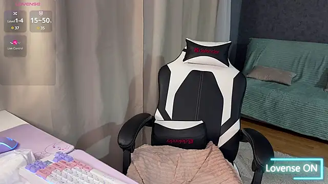 Snapshot of EmmySuiyugh chatting on January 2025 03:34:02 PM EmmySuiyugh online show from January 2025 03:34:02 PM