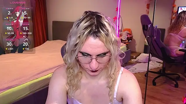 Lori Myaf online show from November 2025 02:54:01 PM