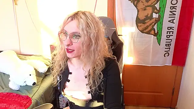 Snapshot of Lori_Myaf chatting on February 2026 01:30:02 PM Lori Myaf online show from February 2026 01:30:02 PM