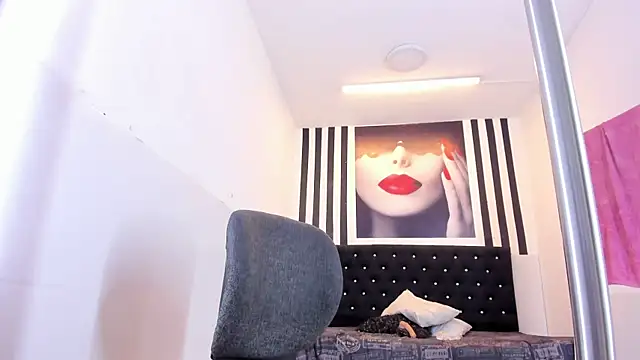 Shanelle   online show from September 2025 01:12:01 PM