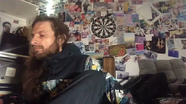 Snapshot of DownstairsSky chatting on November 2025 08:39:02 AM DownstairsSky online show from November 2025 08:39:02 AM