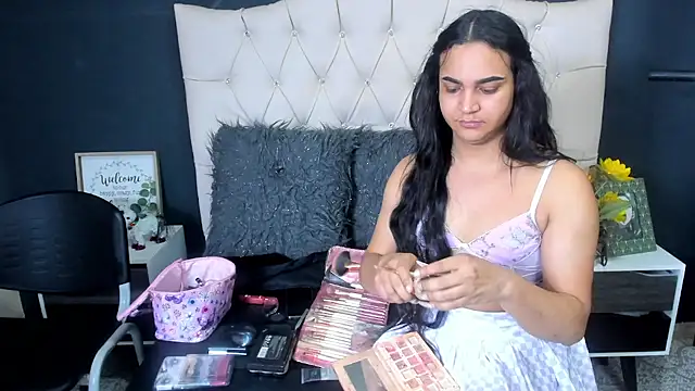 Andrys  online show from February 2025 01:21:02 PM