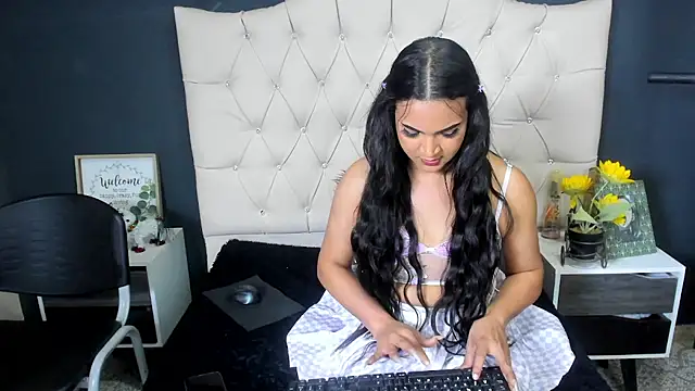 Andrys  online show from February 2025 04:26:01 PM