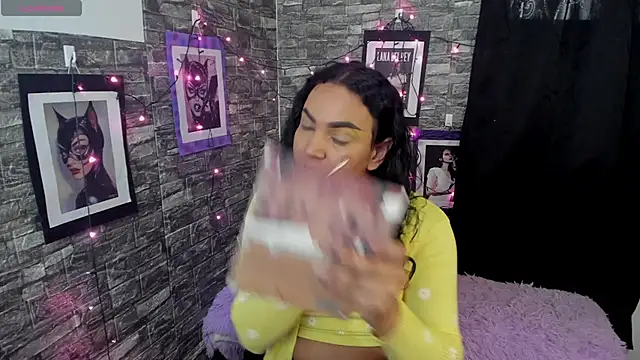 Andrys  online show from December 2025 08:49:02 PM