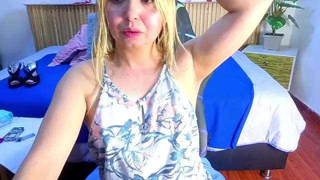 Snapshot of rose_meyer chatting on April 2026 03:42:02 PM rose meyer online show from April 2026 03:42:02 PM