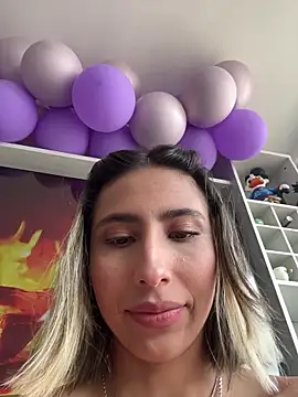 Snapshot of Ameellie chatting on November 2025 04:07:01 PM Ameellie online show from November 2025 04:07:01 PM