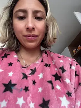 Snapshot of Ameellie chatting on December 2025 04:27:01 PM Ameellie online show from December 2025 04:27:01 PM